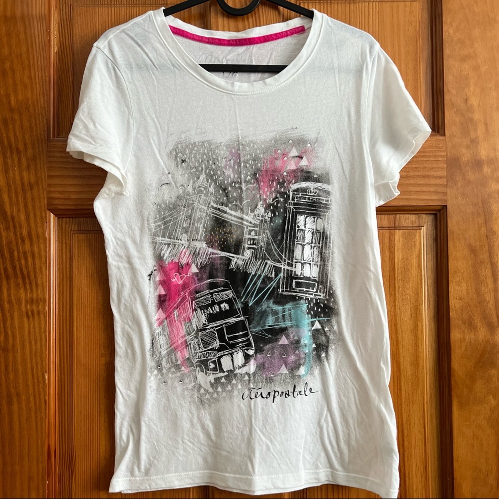 ✨ 2/$15 or 3/$20 ✨ Aeropostale White Graphic London Tee Size Large